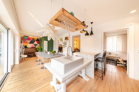 Architect-designed house with 5 bedrooms!