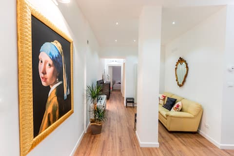 Top Airbnb: The Pearl Earring [Politeama Rossetti] in Friuli Venezia Giulia