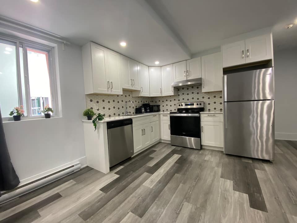 Warm luxury apartment Decarie 001 - 3