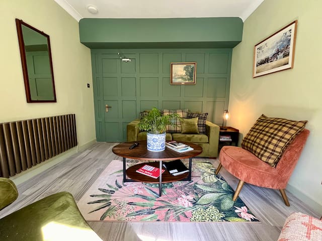 Boutique No 2 Castle View 3 Bedroom & Bath Apt.