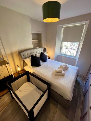 Boutique No 2 Castle View 3 Bedroom & Bath Apt. gallery image 5