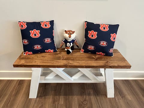 Successful Airbnb property: Ode to Aubie! Full house - 3br; 1.4m to stadium! in Auburn