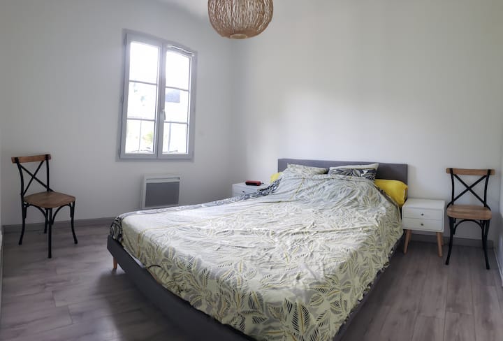 Schlafzimmer 1