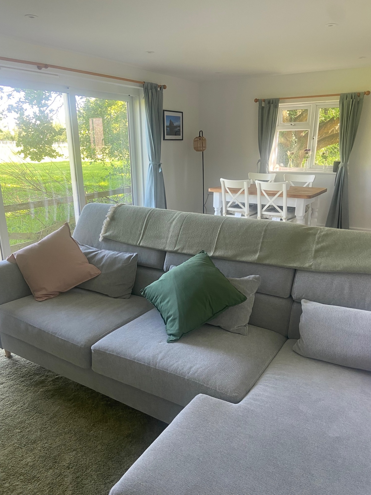 Top performing Airbnb: Spacious and Modern Cottage in Folkestone And Hythe