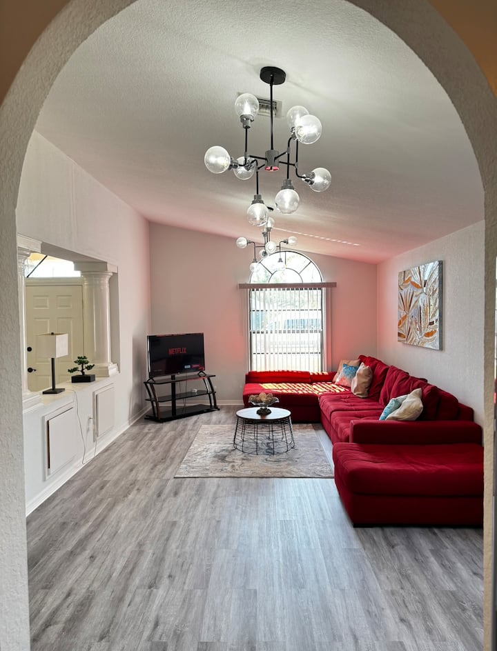 Spacious Modern 4 Bed W/ King, Free Heated Pool! - Port Charlotte, FL