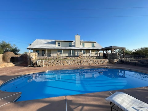 Modern Farmhouse in Country w/ Pool-BBQ-Kiva Fire!