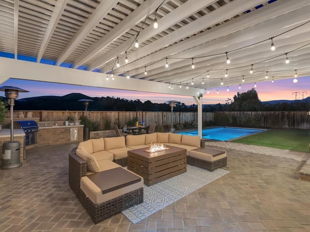 Poolside Bliss w/ Stunning Views