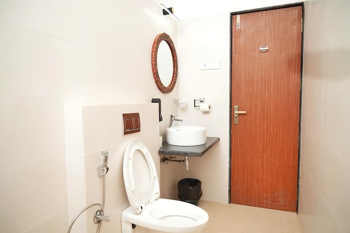 Full bathroom 3 image 1