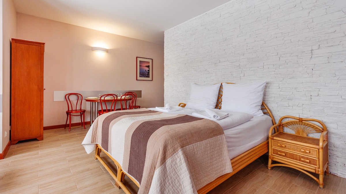 Ambienti i dhomës së gjumit