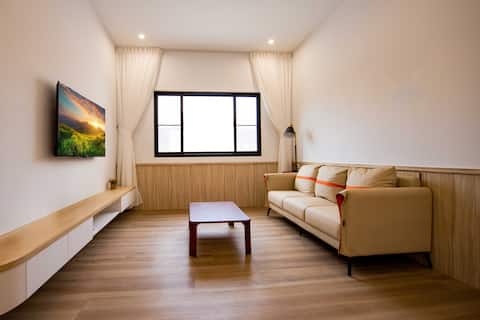 近火車站、星巴克、麥當勞、冷熱冰、牛肉福、潮州老街、便利商店,步行五分鐘內皆可到達