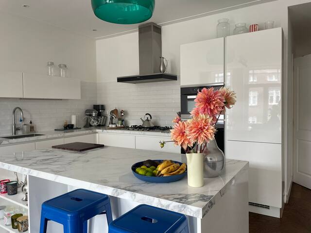 Spacious apartment opposite Vondelpark gallery image 5