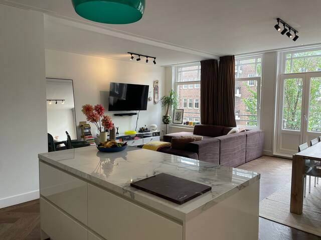 Spacious apartment opposite Vondelpark gallery image 3