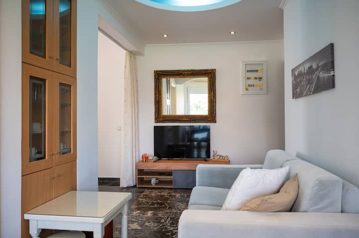 Eln's Sunlit Apartment - Rodes
