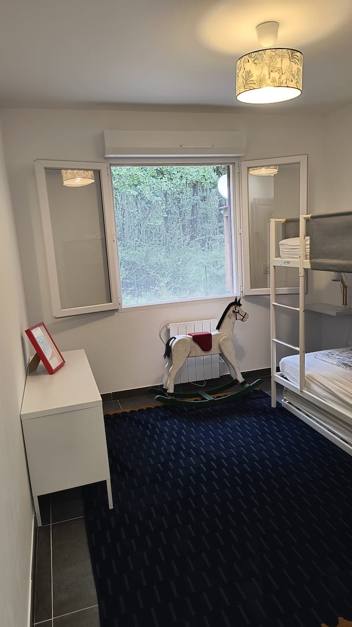 เตียงสองชั้น 3 เตียง