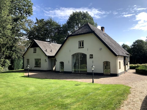 Villa with large garden, perfect for families