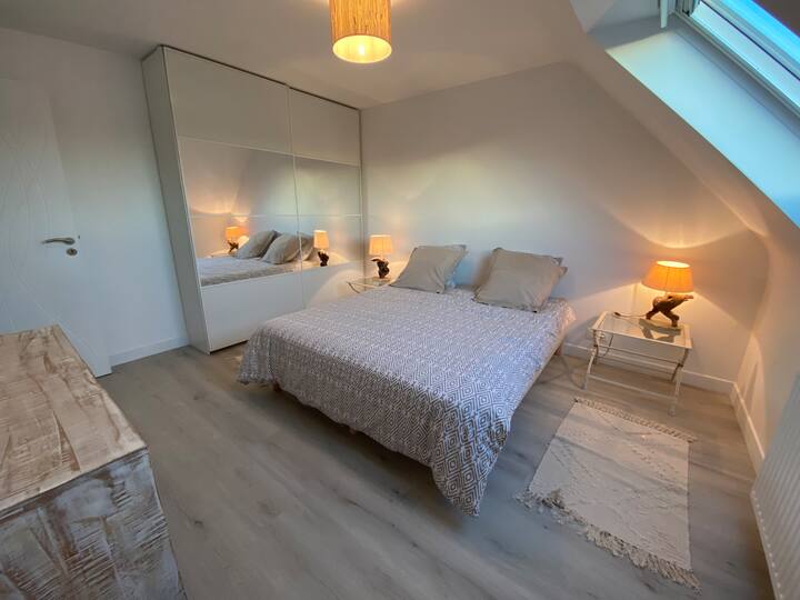 Etage : 
Chambre  beige
Lit 160*200
dressing
