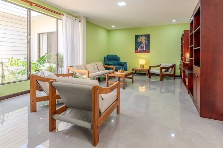 Splendid 10 Guest House - Casa Olivera -Pool Table - San José