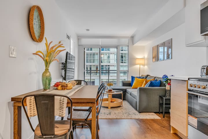 Cozy Urban Retreat: Modern Condo