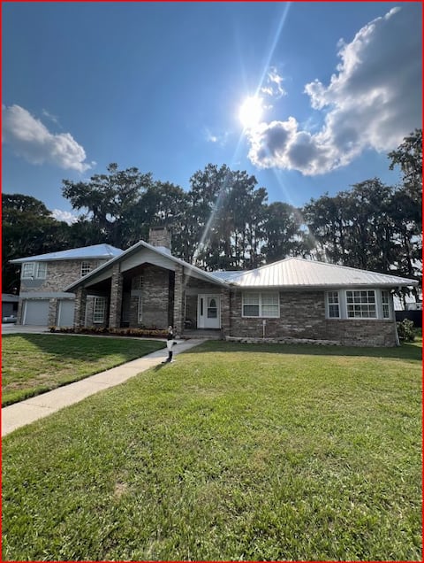 5-Star Luxury Lakefront Resort!