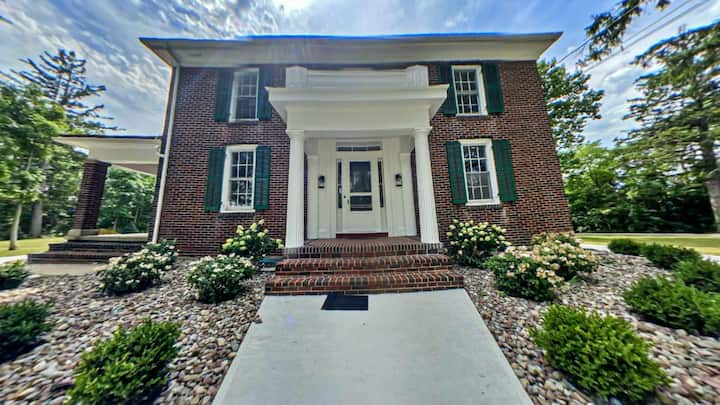 Carriage House Mansion - Bergen, NY