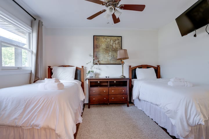 Спалня с 2 отделни легла - среден изглед