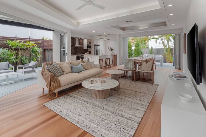 Newly Renovated Modern Noosa River Home w/Pool