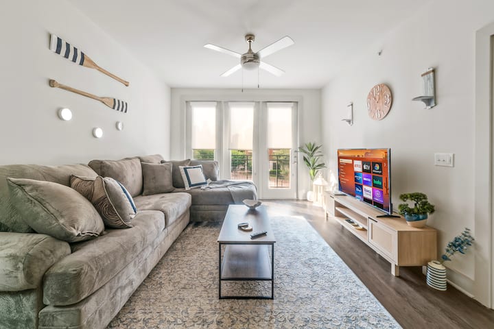 Hampton Vibes | Luxury 1br Apartment + City Views - Victory Park - Dallas