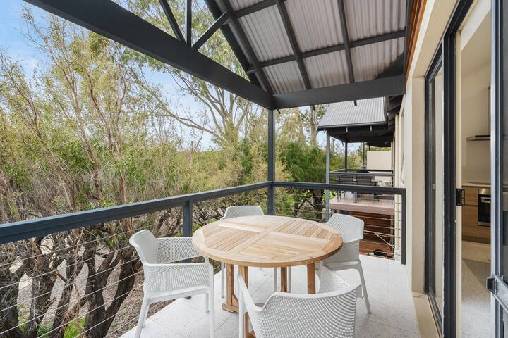 Bay Village Park View Villa 25 gallery image 4