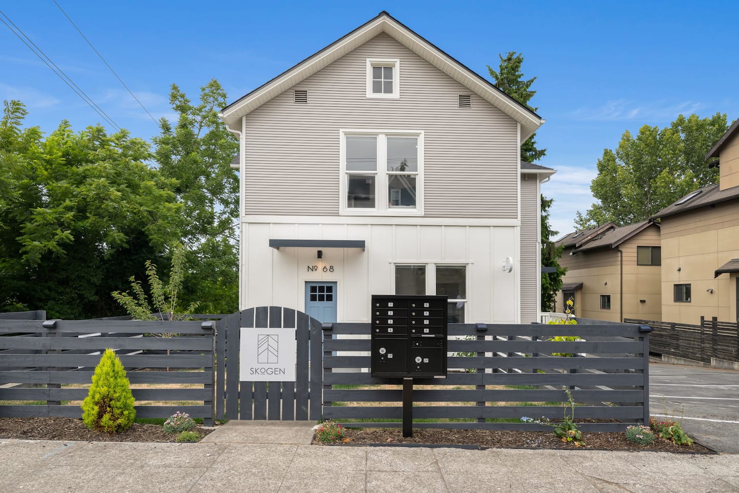 Bright Queen Anne Apt