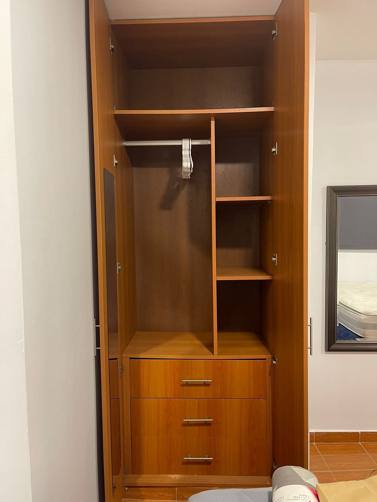 Плакар во спалната соба 