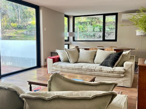 Successful Airbnb property: Spacious and newly renovated house in Providencia. in Providencia