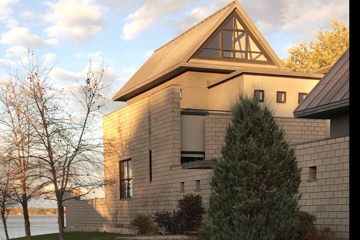 Ultra Modern Designer House gallery image 4