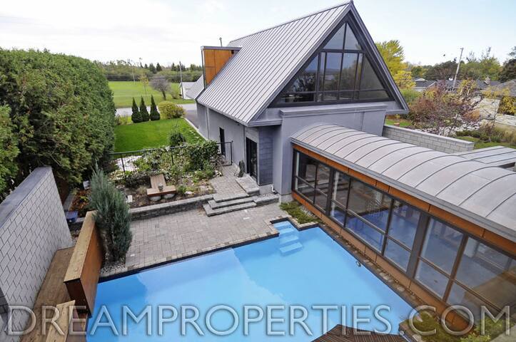 Ultra Modern Designer House gallery image 2