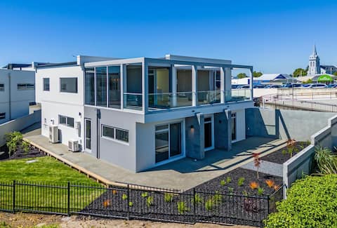 Location and luxury in Timaru