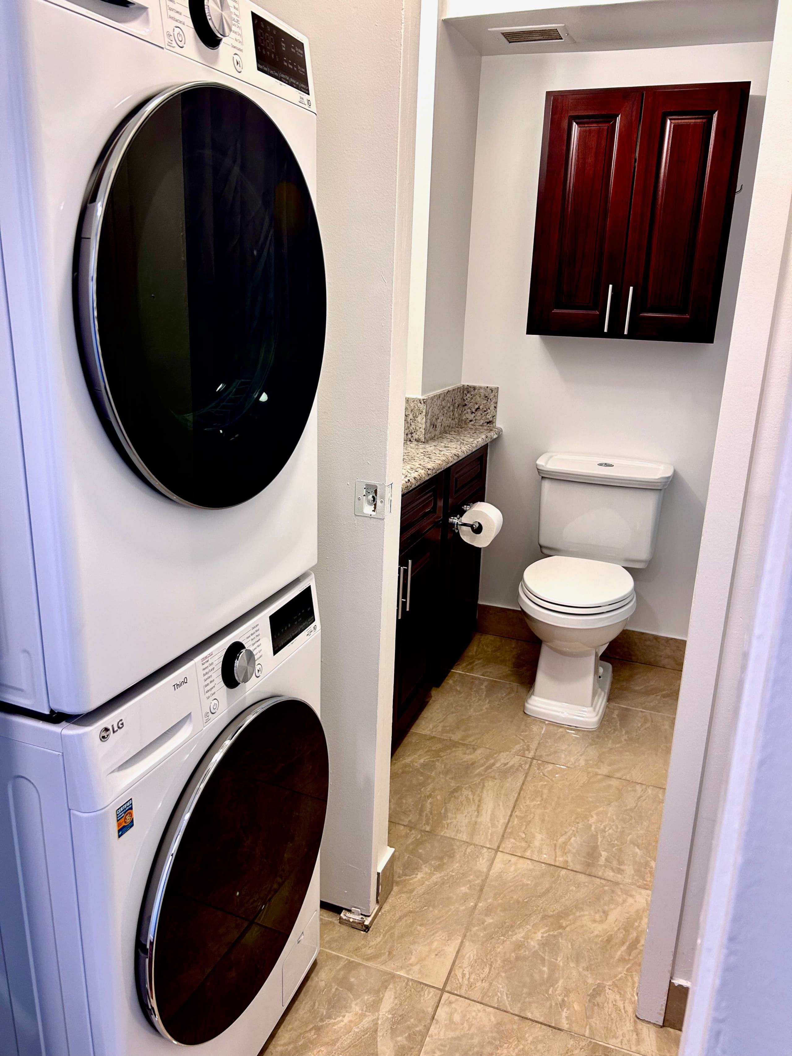 Condo in Honolulu · ★4.89 · Studio · 1 bed · 1 private bath - Image 9