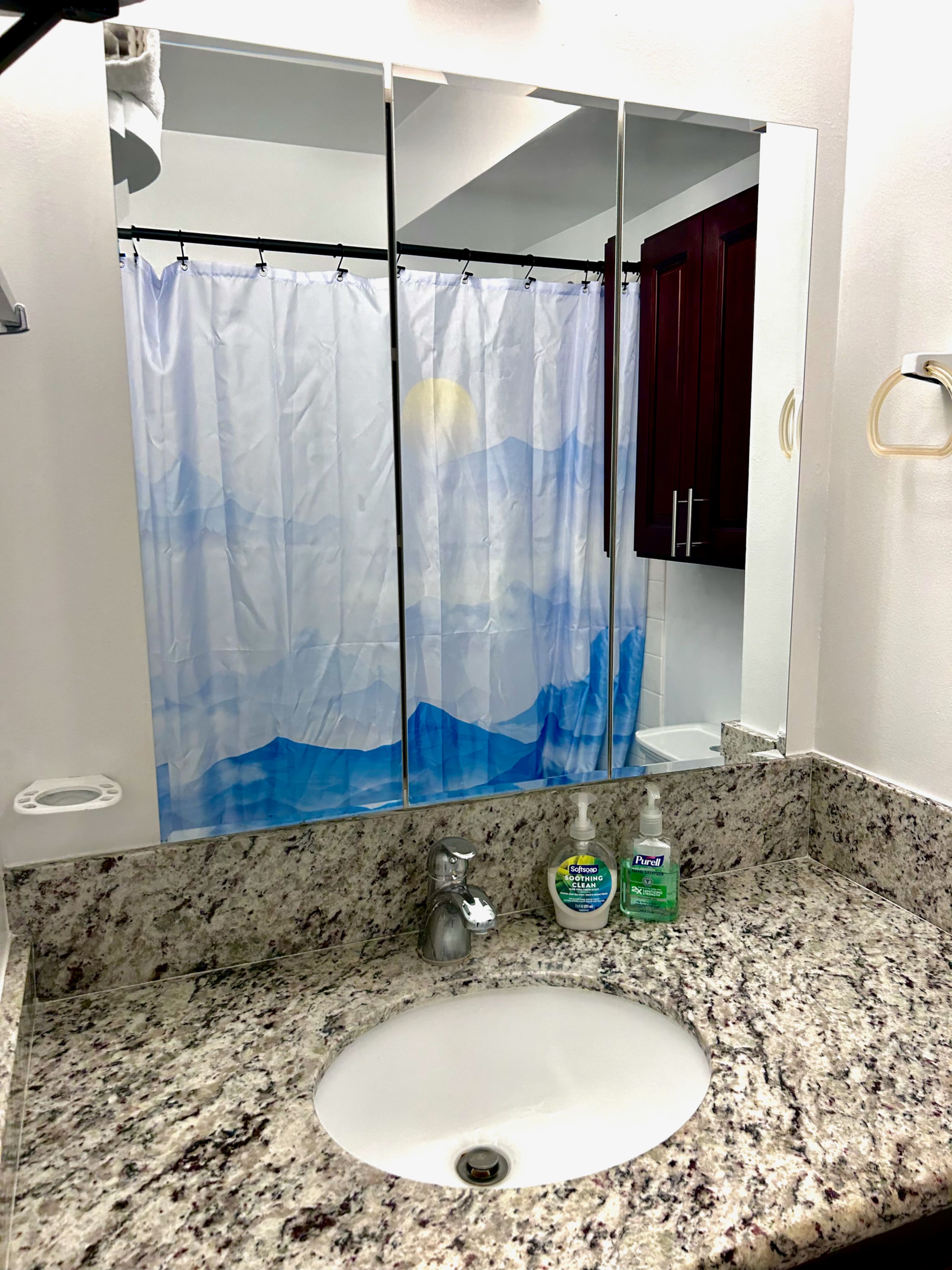 Condo in Honolulu · ★4.89 · Studio · 1 bed · 1 private bath - Image 11