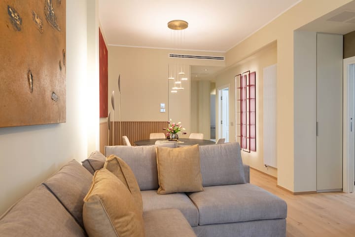 Stylish 3 Bedroom Apartment – 8 guests- Duomo area