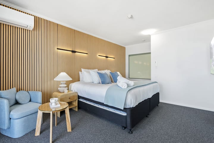 חדר שינה 1 - 1 х מיטת קינג + טרנדל(צמוד)