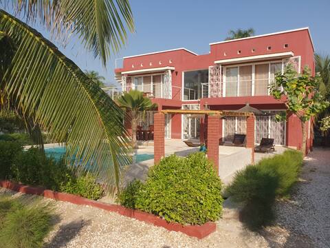 Villa with pool between beach and Sine Saloum