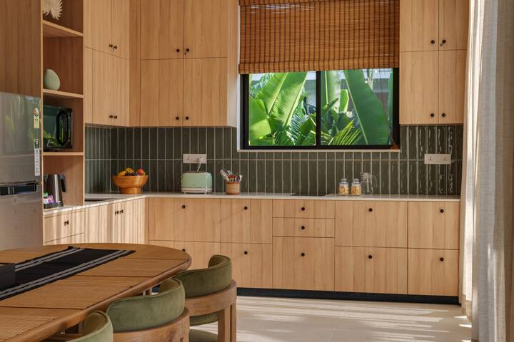 Full kitchen image 2