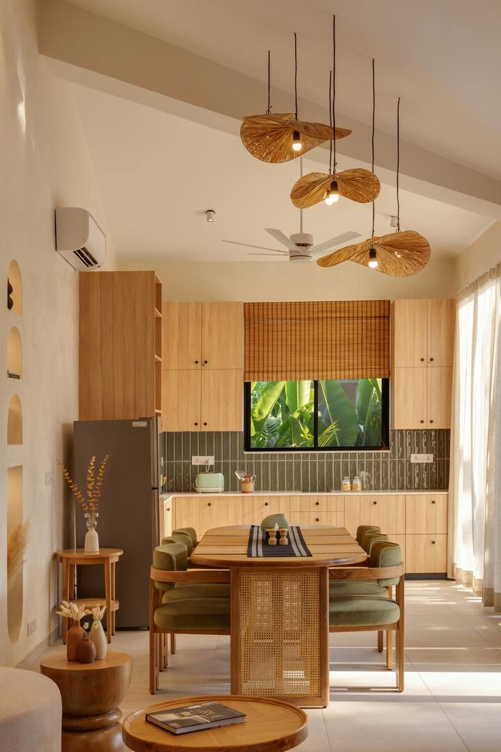 Dining area image 4