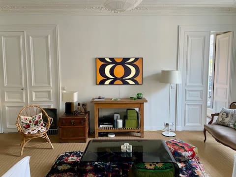 Popular Airbnb listing: In the center of Paris - balcony overlooking the Palais Royal in Paris