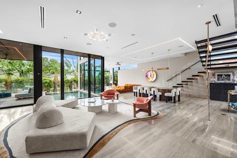 Exclusive & Luxury 4BR Villa Modern Pool Jacuzzi