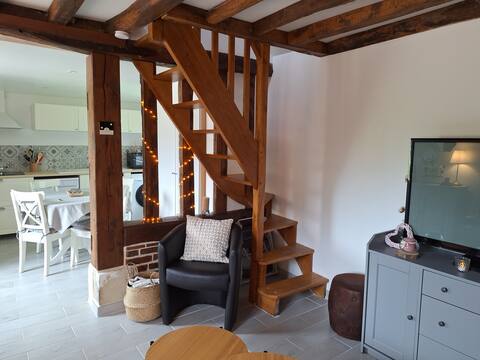 Popular Airbnb listing: Charming little house. in Calvados