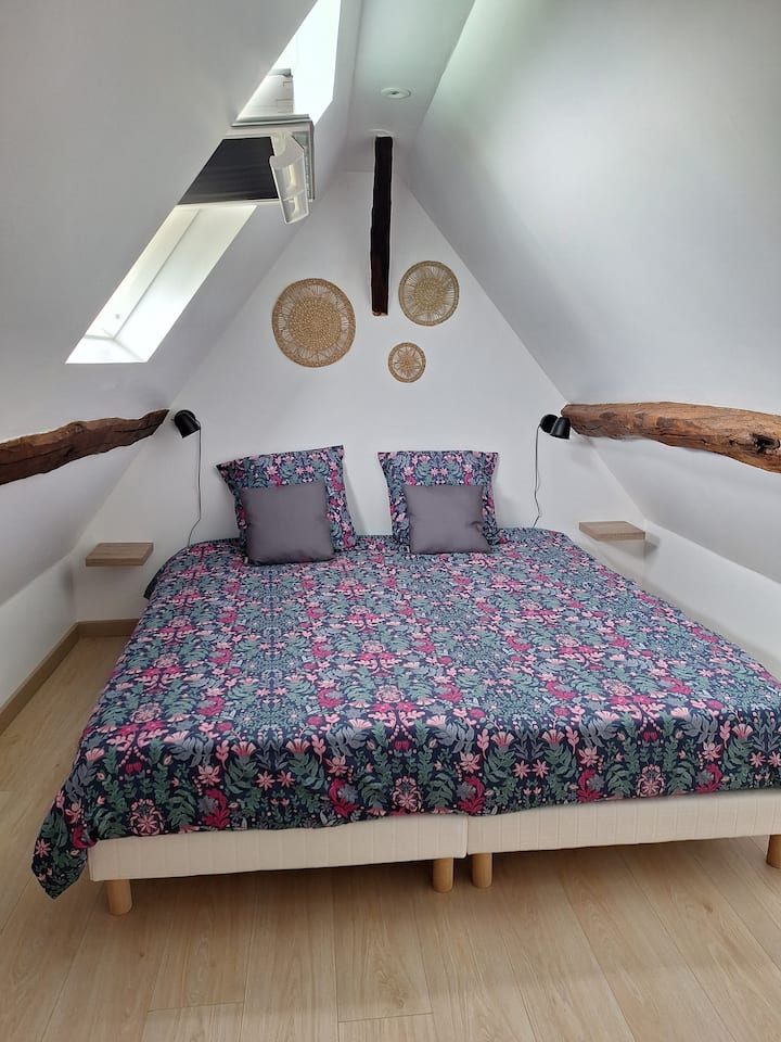 Chambre à l'étage avec lit de 160x200cm.