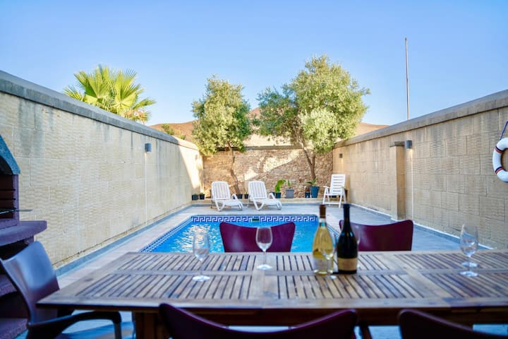 4 Bedroom Holiday Home With Pool - Malte