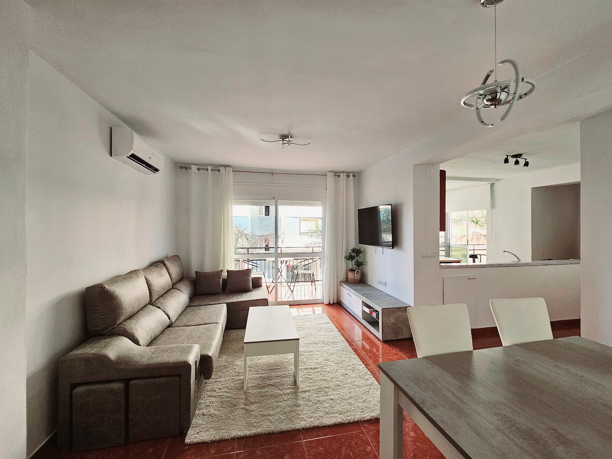 Successful Airbnb property: apartment on paseo de larios in Vélez Málaga