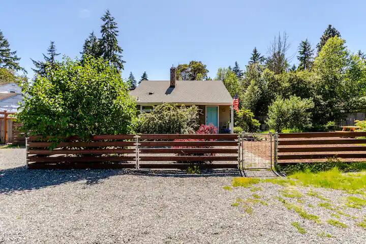 4B2B Home w/Private In-Law Suite gallery image 3