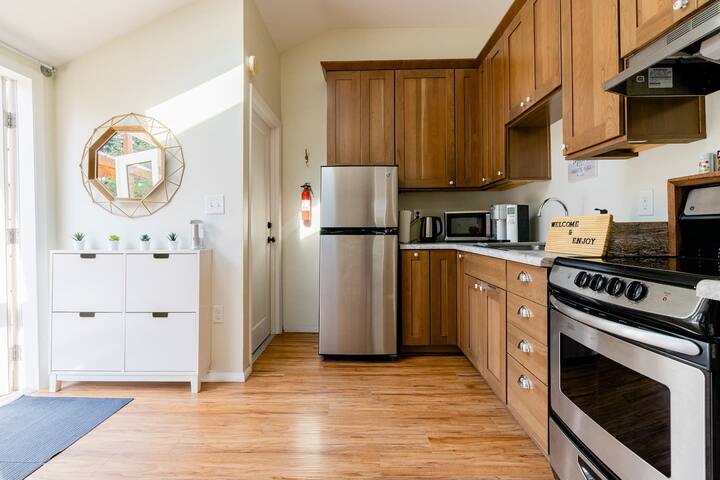 4B2B Home w/Private In-Law Suite gallery image 5