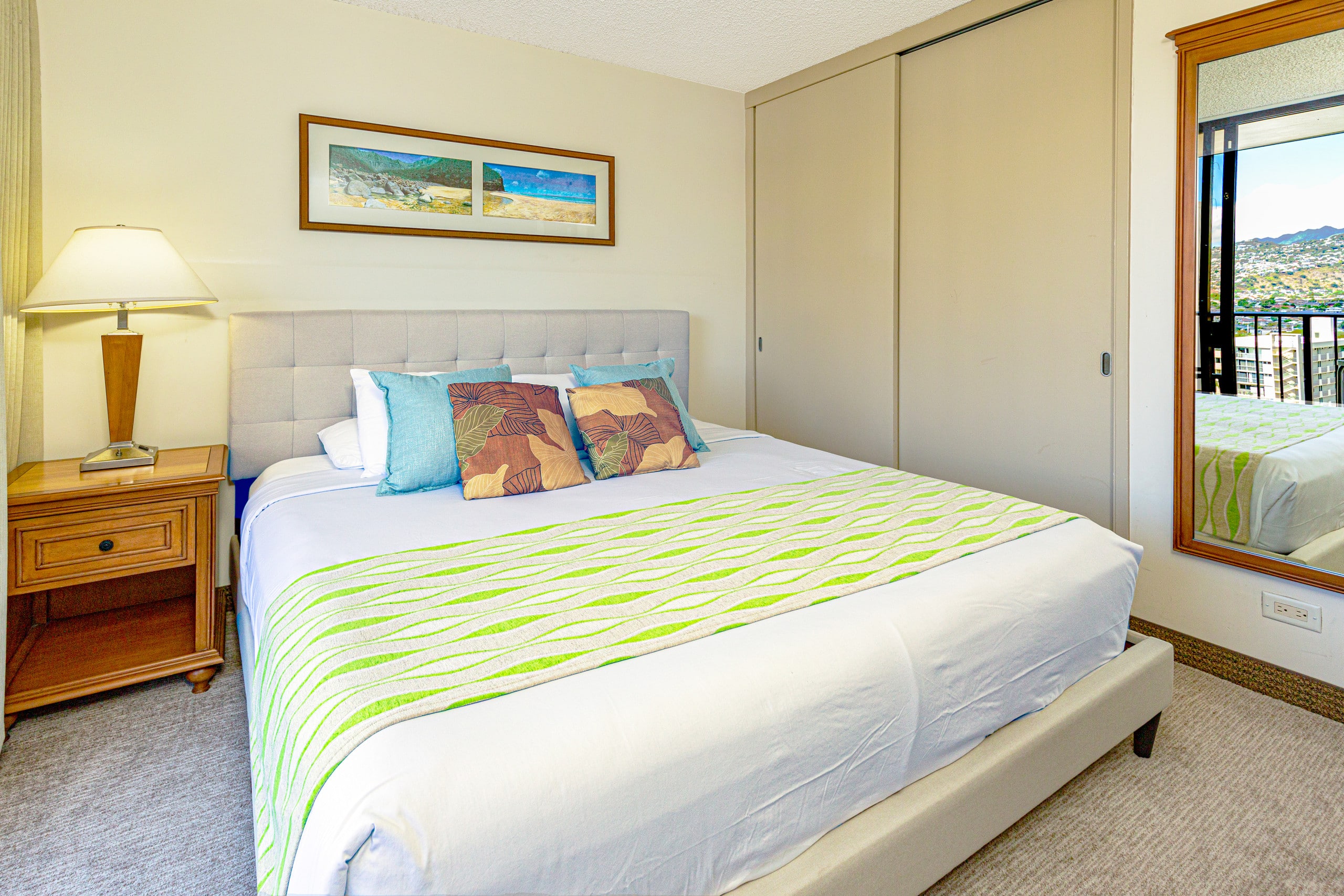 Condo in Honolulu · ★4.29 · 1 bedroom · 2 beds · 1 private bath - Image 10